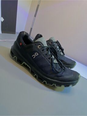On Cloud venture Trail Running Sneakers Black Cobblestone Womens 8US Outdoor